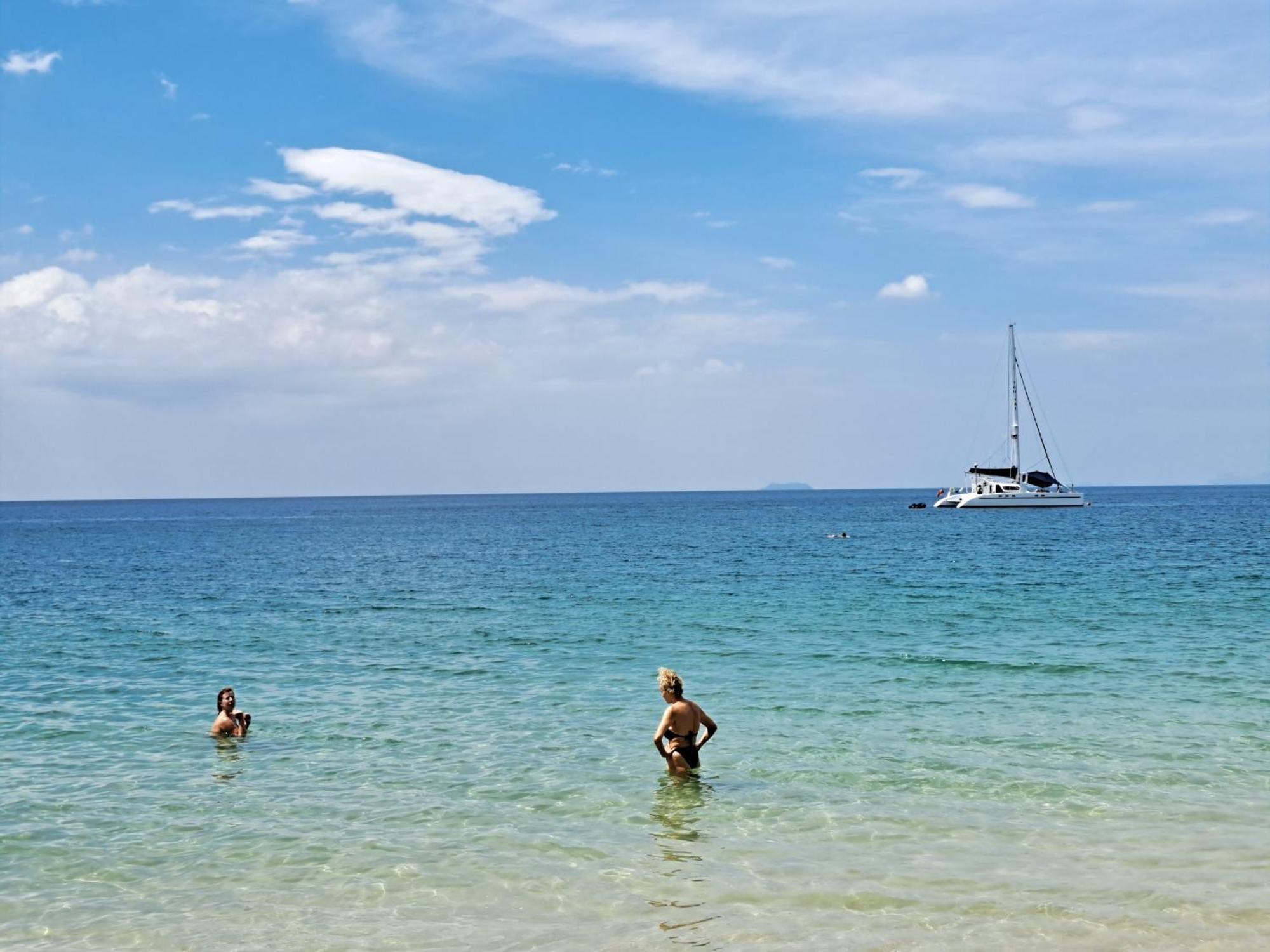 The Blue Gecko Hotel เกาะลันตา ภายนอก รูปภาพ