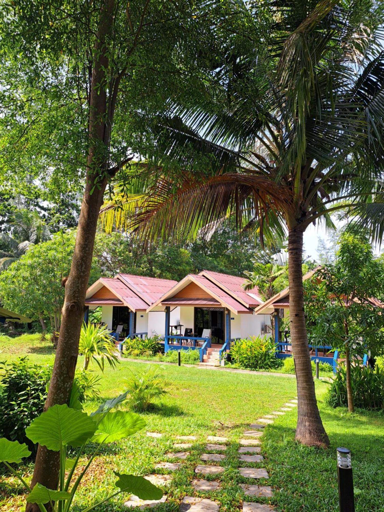 The Blue Gecko Hotel เกาะลันตา ภายนอก รูปภาพ