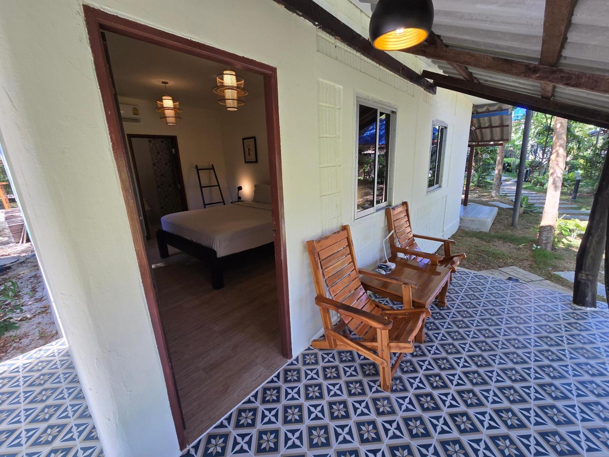 The Blue Gecko Hotel เกาะลันตา ภายนอก รูปภาพ
