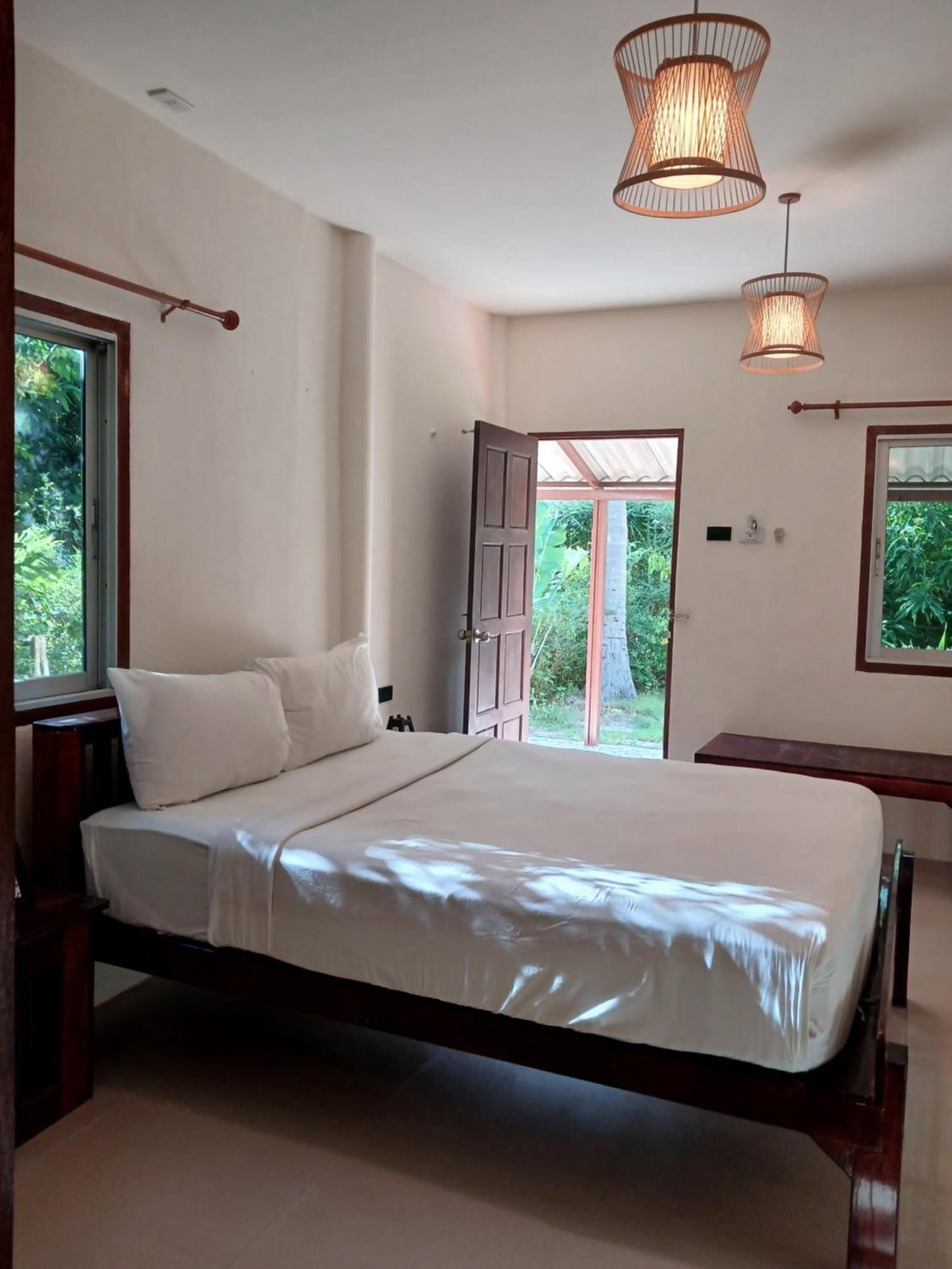 The Blue Gecko Hotel เกาะลันตา ภายนอก รูปภาพ