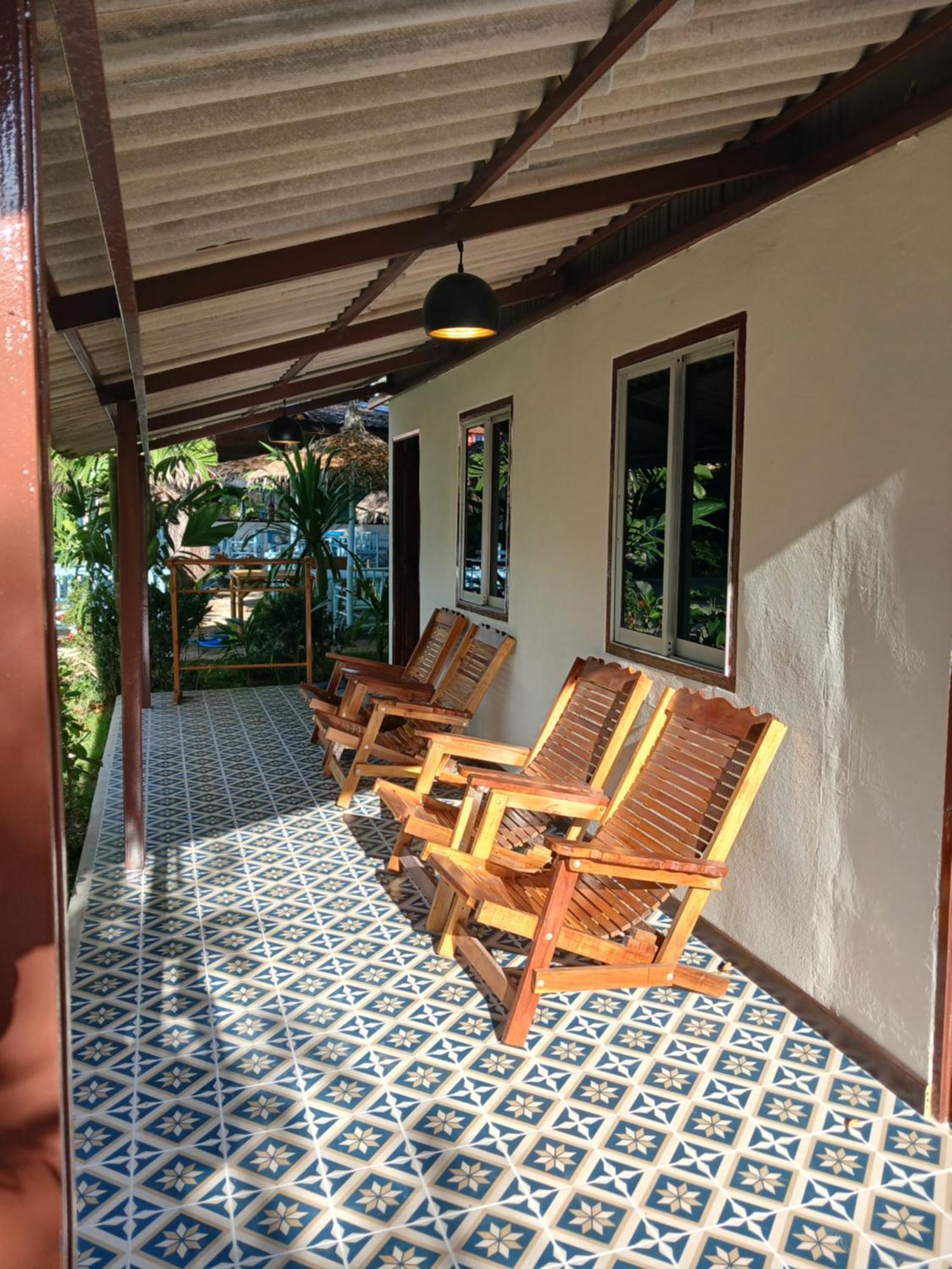 The Blue Gecko Hotel เกาะลันตา ภายนอก รูปภาพ