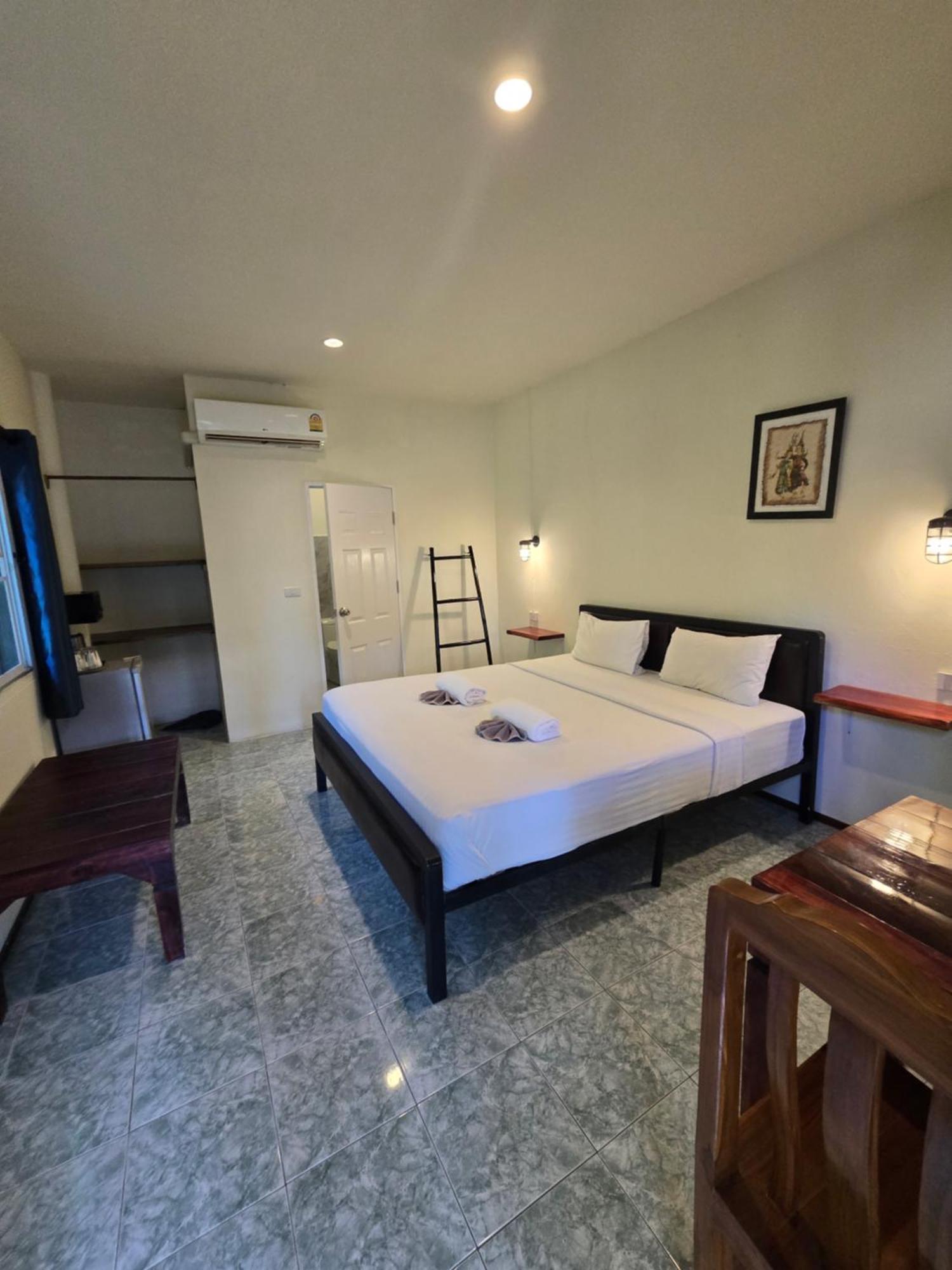 The Blue Gecko Hotel เกาะลันตา ภายนอก รูปภาพ