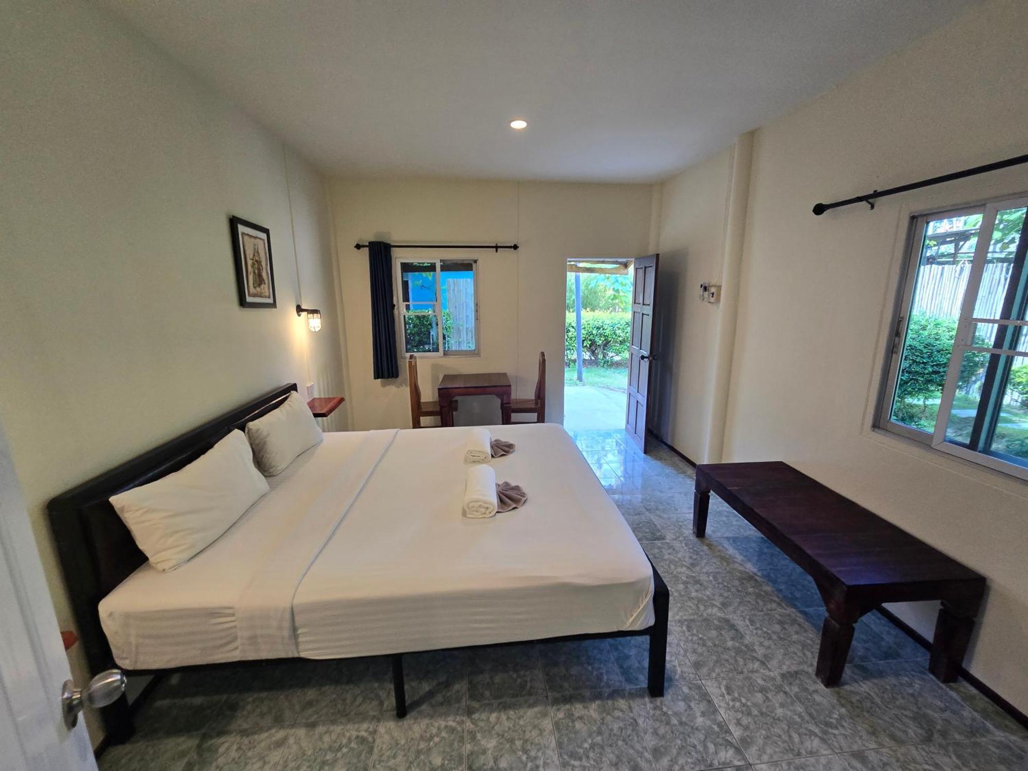 The Blue Gecko Hotel เกาะลันตา ภายนอก รูปภาพ