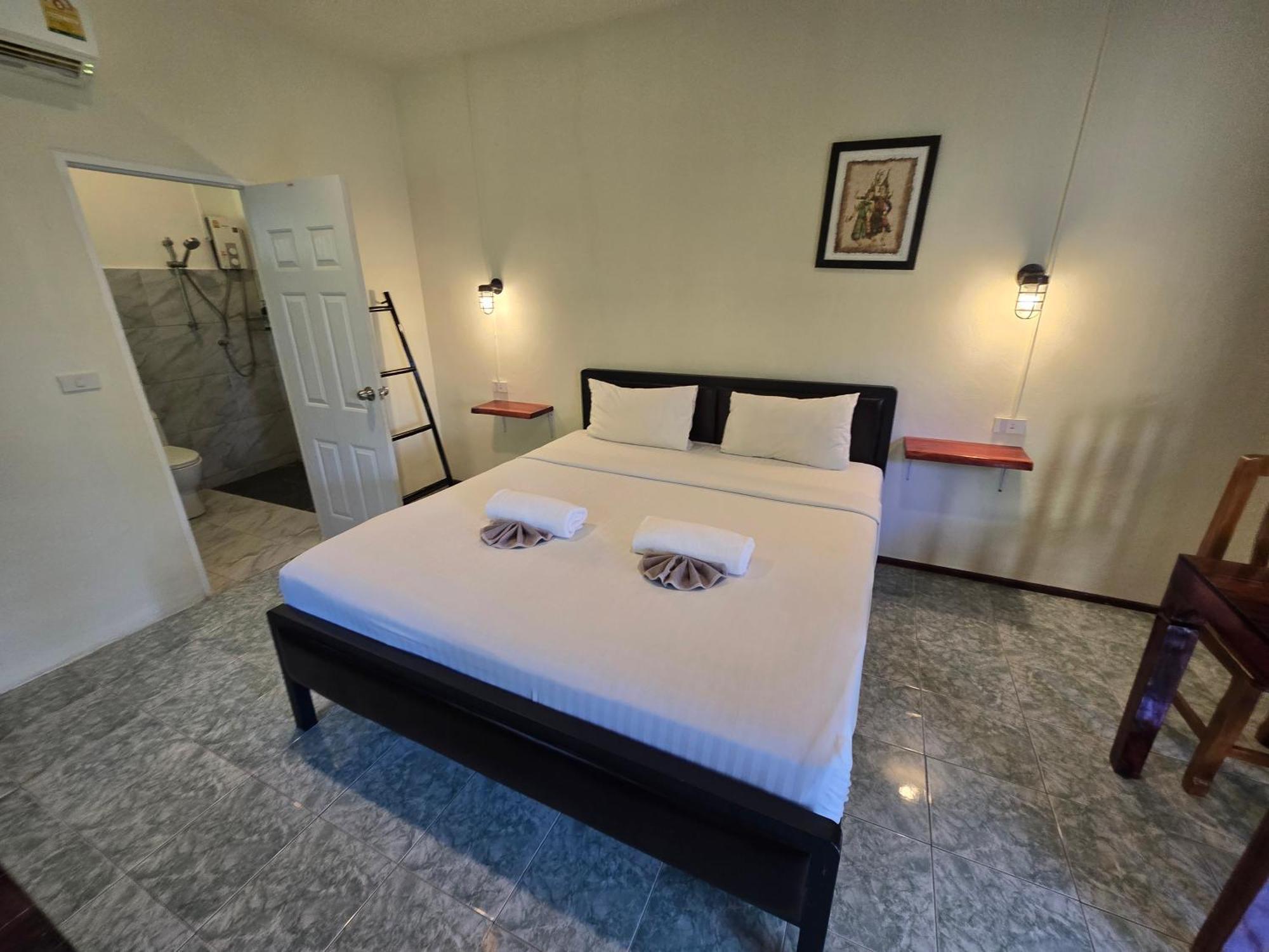 The Blue Gecko Hotel เกาะลันตา ภายนอก รูปภาพ