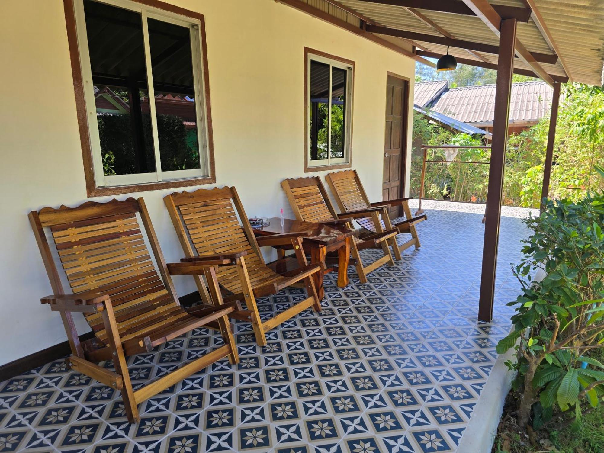The Blue Gecko Hotel เกาะลันตา ภายนอก รูปภาพ