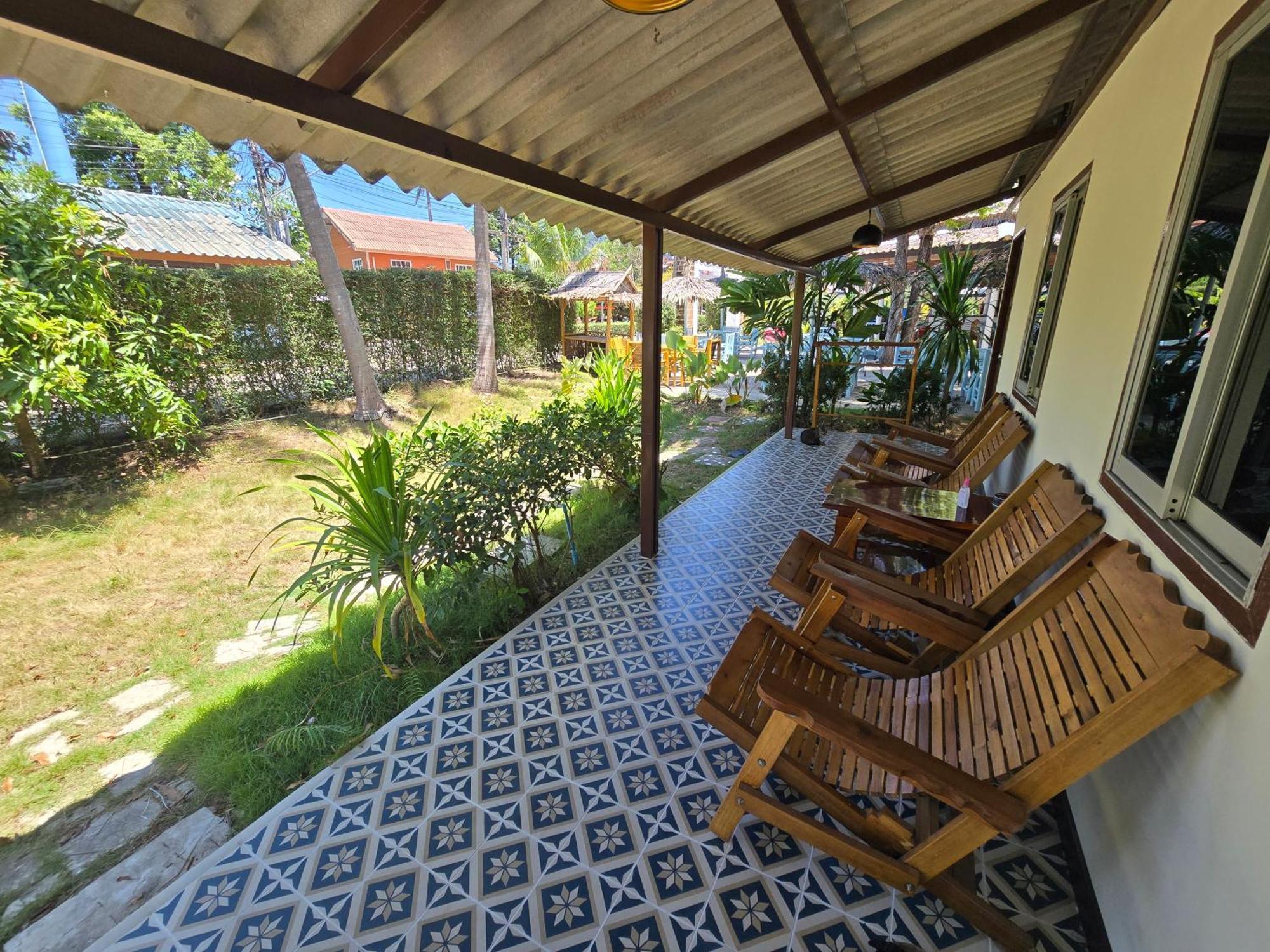 The Blue Gecko Hotel เกาะลันตา ภายนอก รูปภาพ