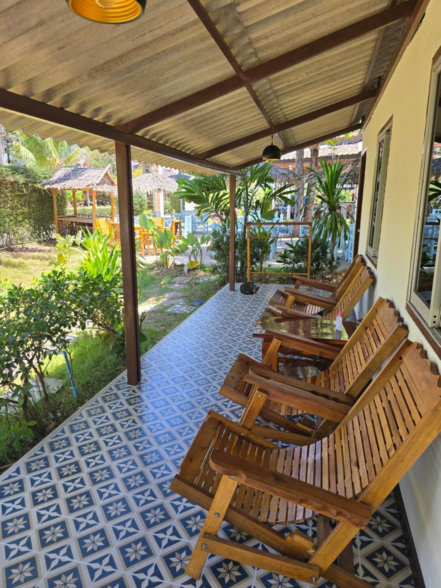 The Blue Gecko Hotel เกาะลันตา ภายนอก รูปภาพ